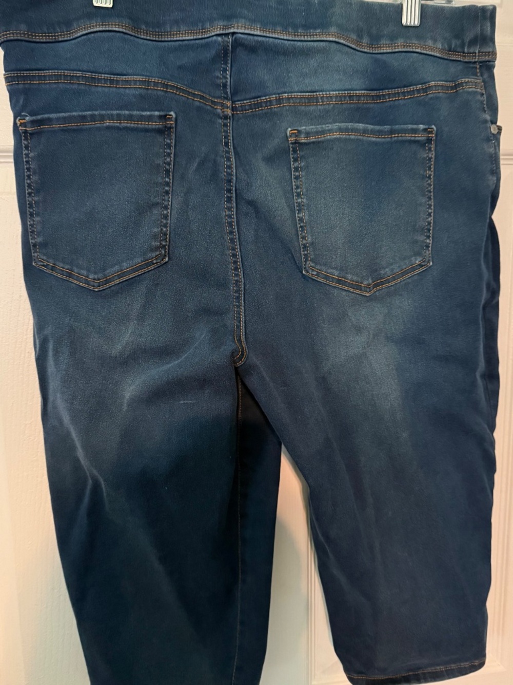 Gloria Vanderbilt slimming pull-up size 16 Capris in Medium Blue - Picture 6 of 6